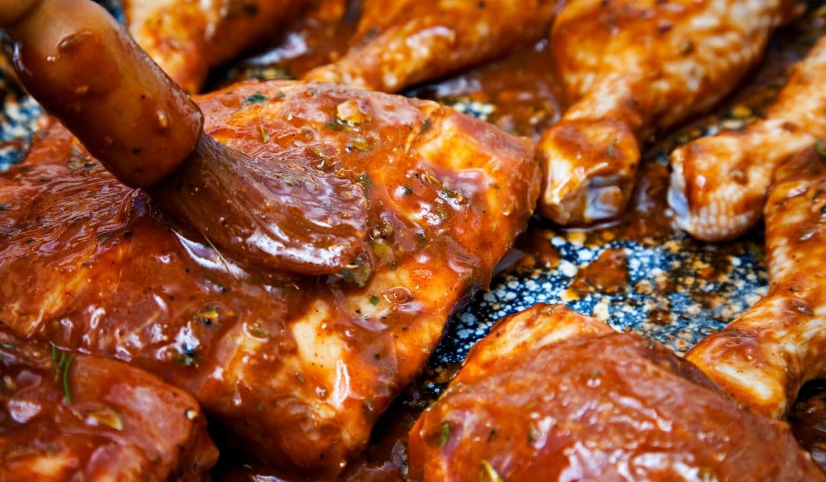 Poulet mariné halal — volaille fraîche